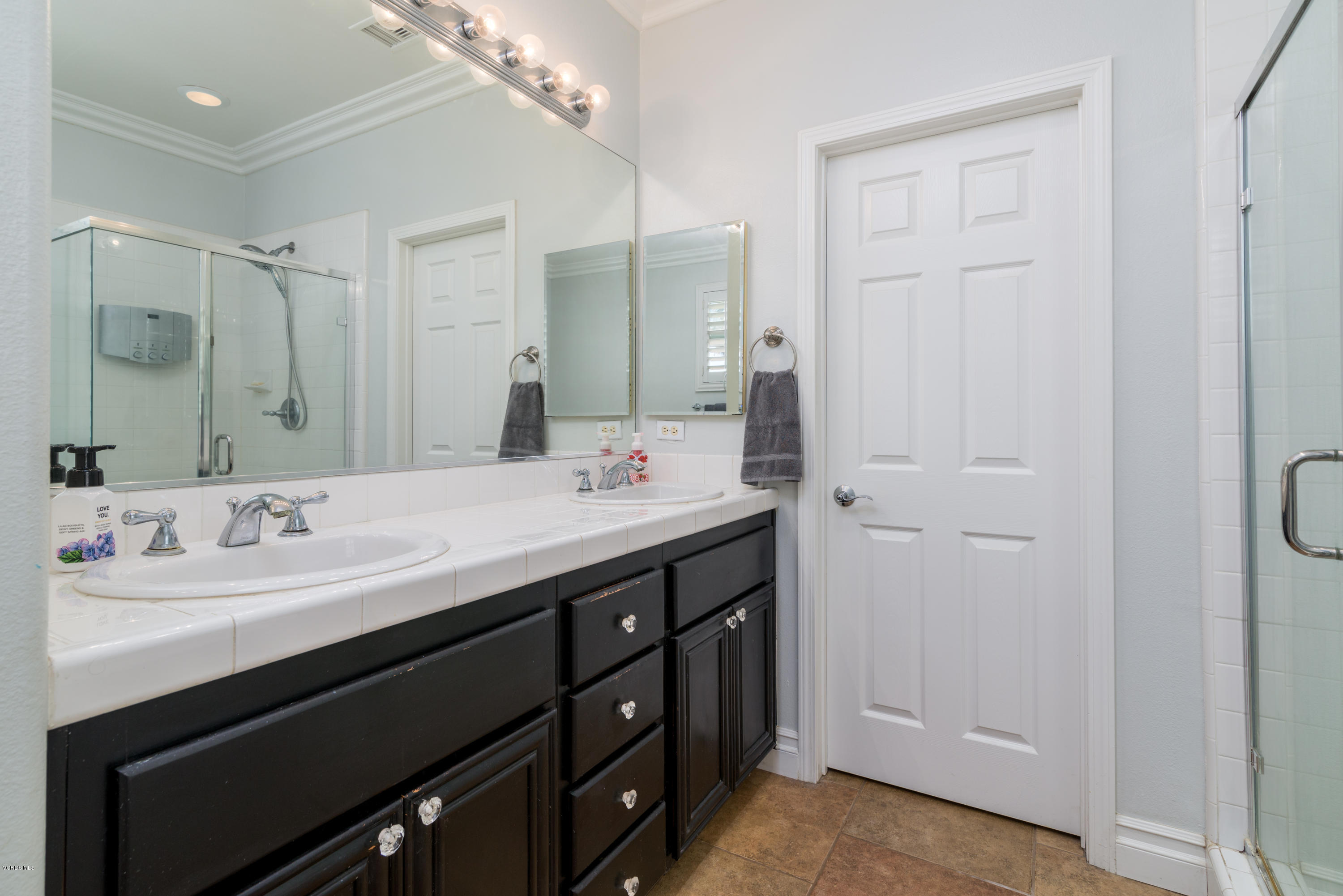421 Spring Park Road Camarillo, CA 93012 - Photo 20 of 51 a bathroom with a double vanity sink a and a mirror