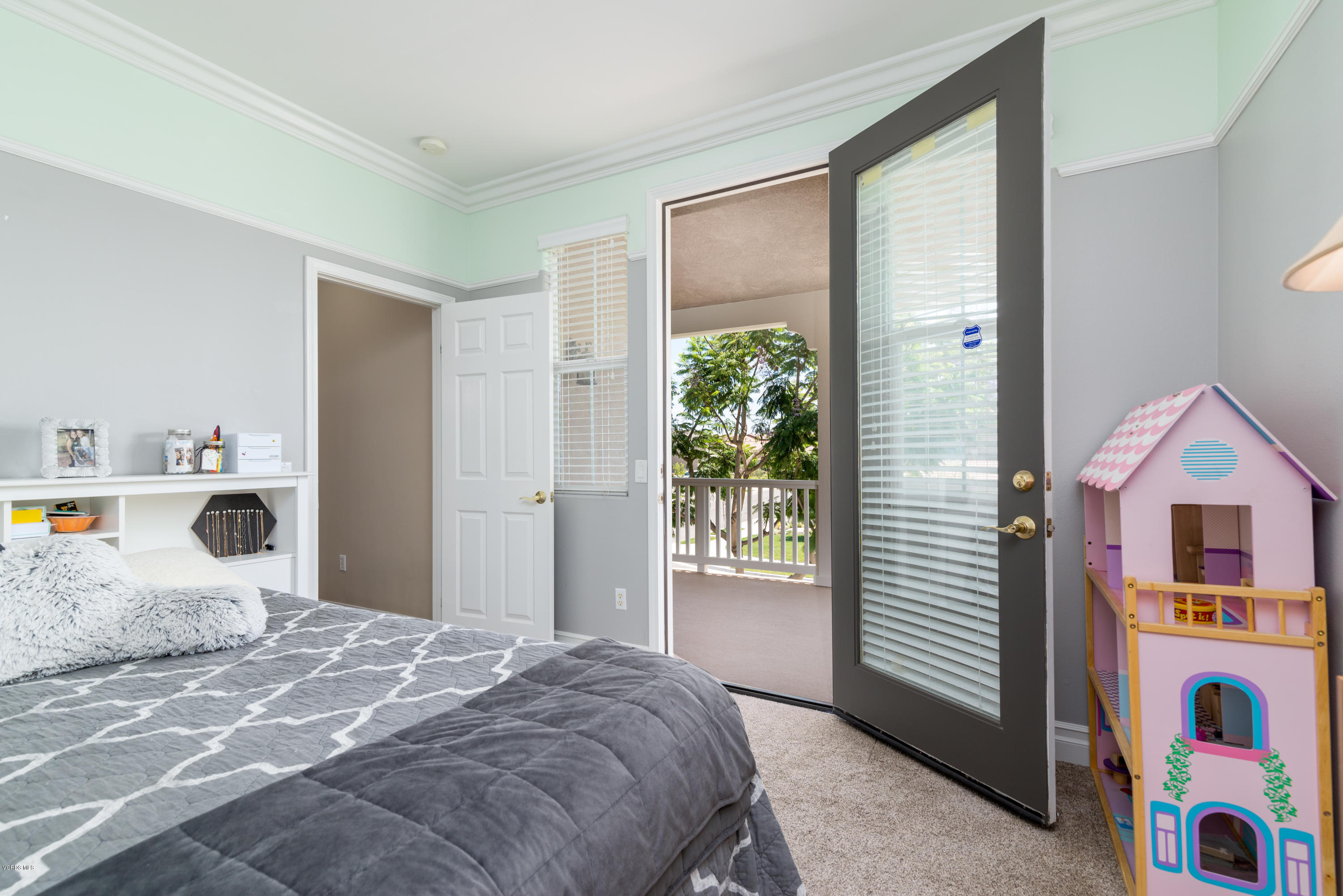 421 Spring Park Road Camarillo, CA 93012 - Photo 23 of 51 a bedroom with a bed and a window