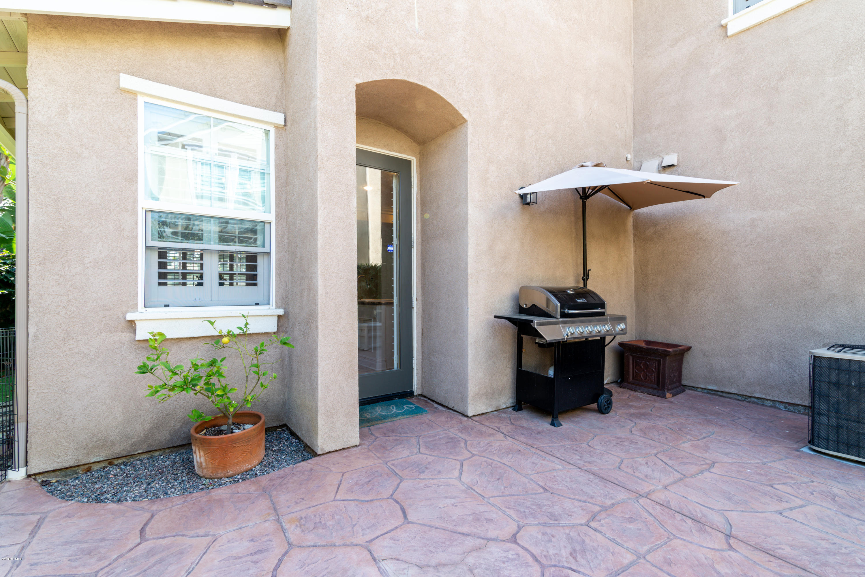 421 Spring Park Road Camarillo, CA 93012 - Photo 31 of 51 a view of a backyard of a house