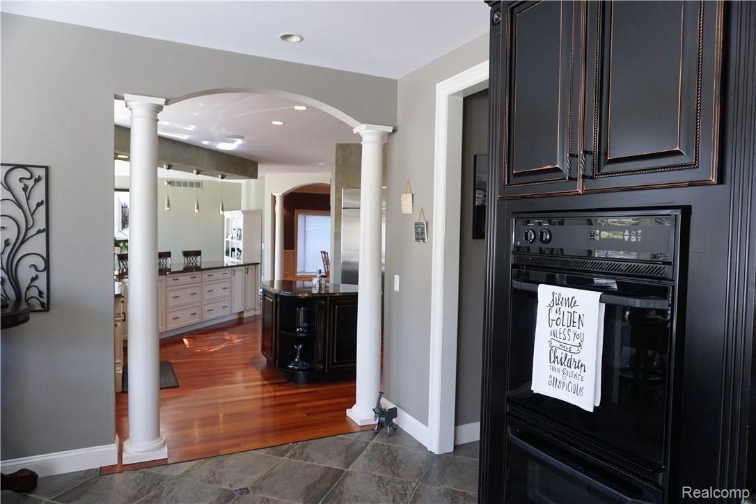 521 Hampton Road Grosse Pointe, MI 48236 - Photo 8 of 48 8 (2).JPG