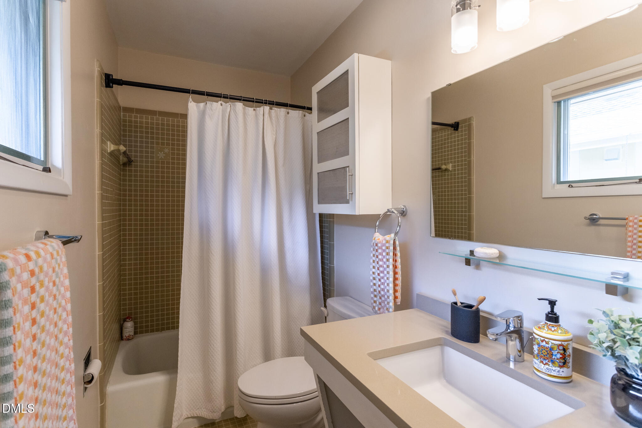 2702 Ashley Street Durham, NC 27704 - Photo 20 of 28 Primary Bath1