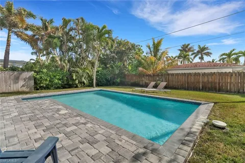 $699,900 | 754 95th Avenue North, Naples, FL 34108
