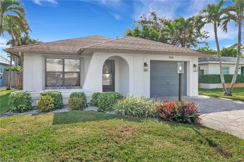 $699,900 | 754 95th Avenue North, Naples, FL 34108