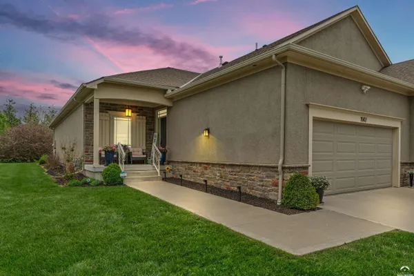 $575,000 | 2250 Lake Pointe Drive, Unit 1502, Lawrence, KS 66049