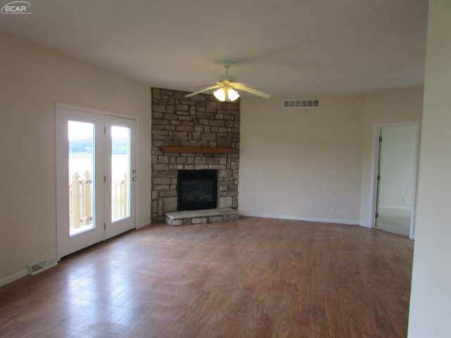 2484 West Ray Road Fenton, MI 48430 - Photo 3 of 17 21193931-2.JPG