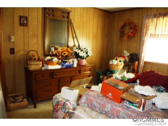 860 Thompson Road Saluda, NC 28773 - Photo 8 of 13 Gallery Image 8