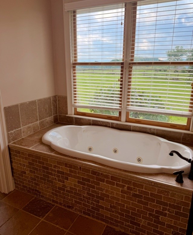 85 Ridgemont Lane Ellijay, GA 30536 - Photo 37 of 42 a bathroom with a bathtub