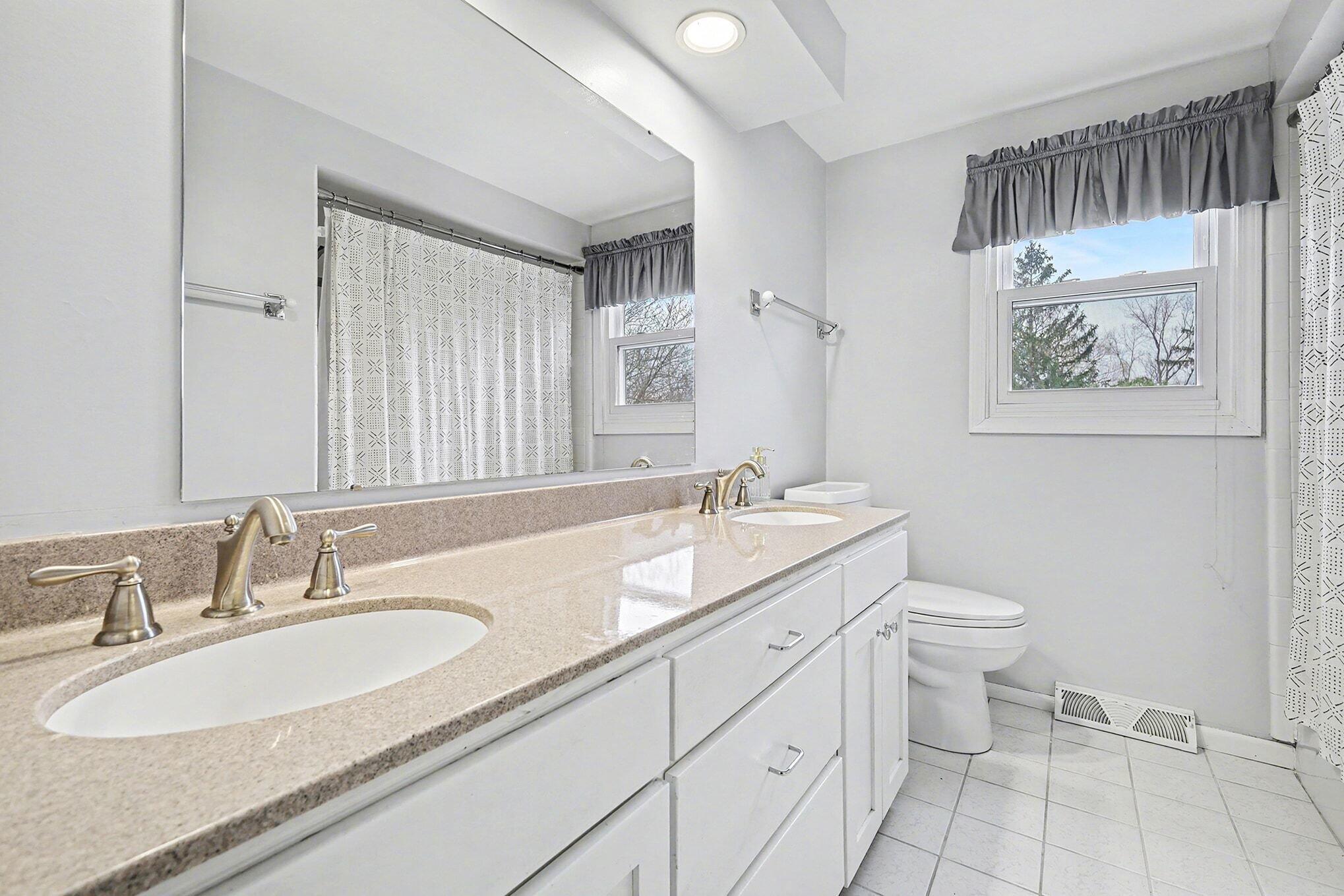 2211 Ridgewood Avenue Southeast Grand Rapids, MI 49546 - Photo 16 of 30 16