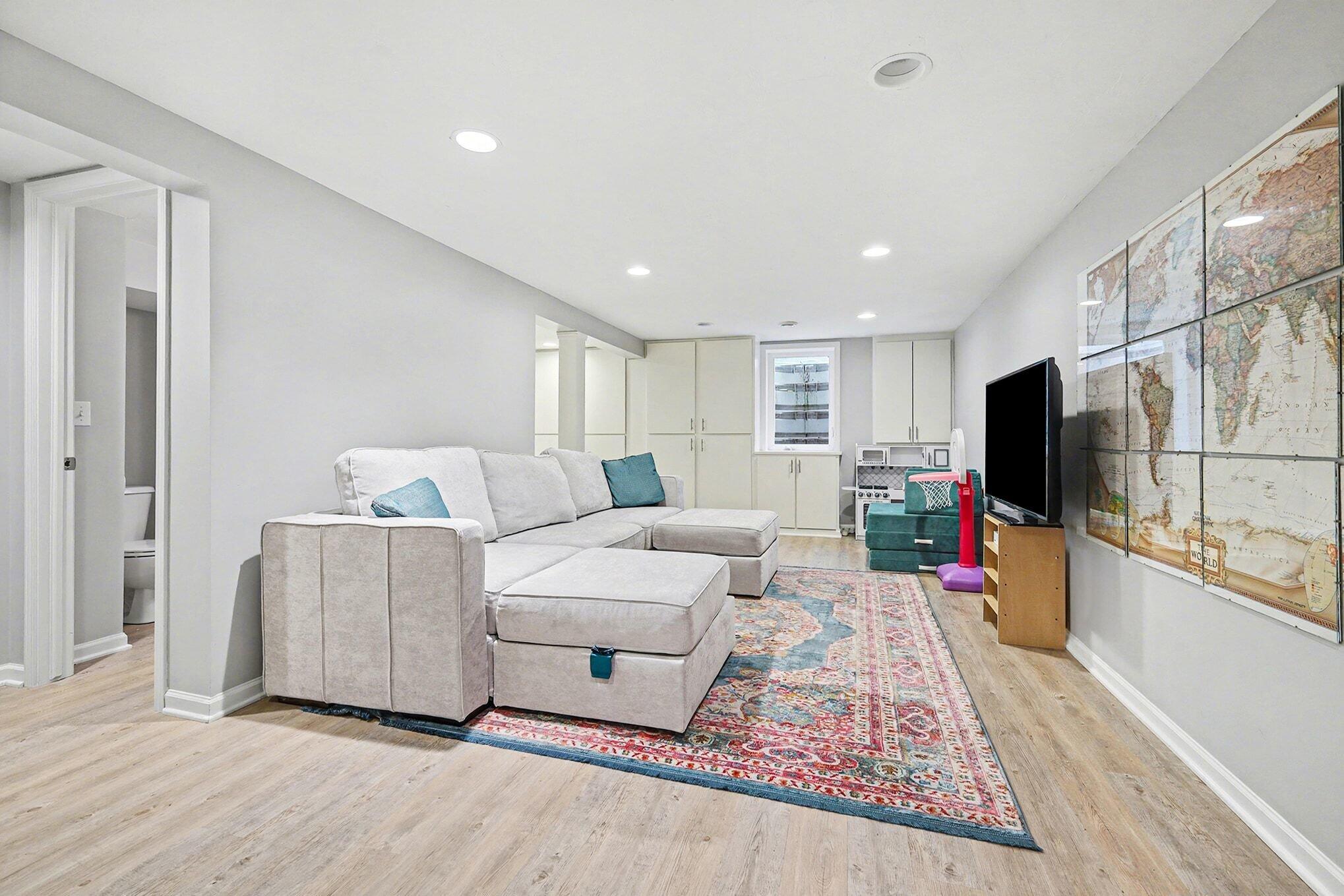 2211 Ridgewood Avenue Southeast Grand Rapids, MI 49546 - Photo 18 of 30 18