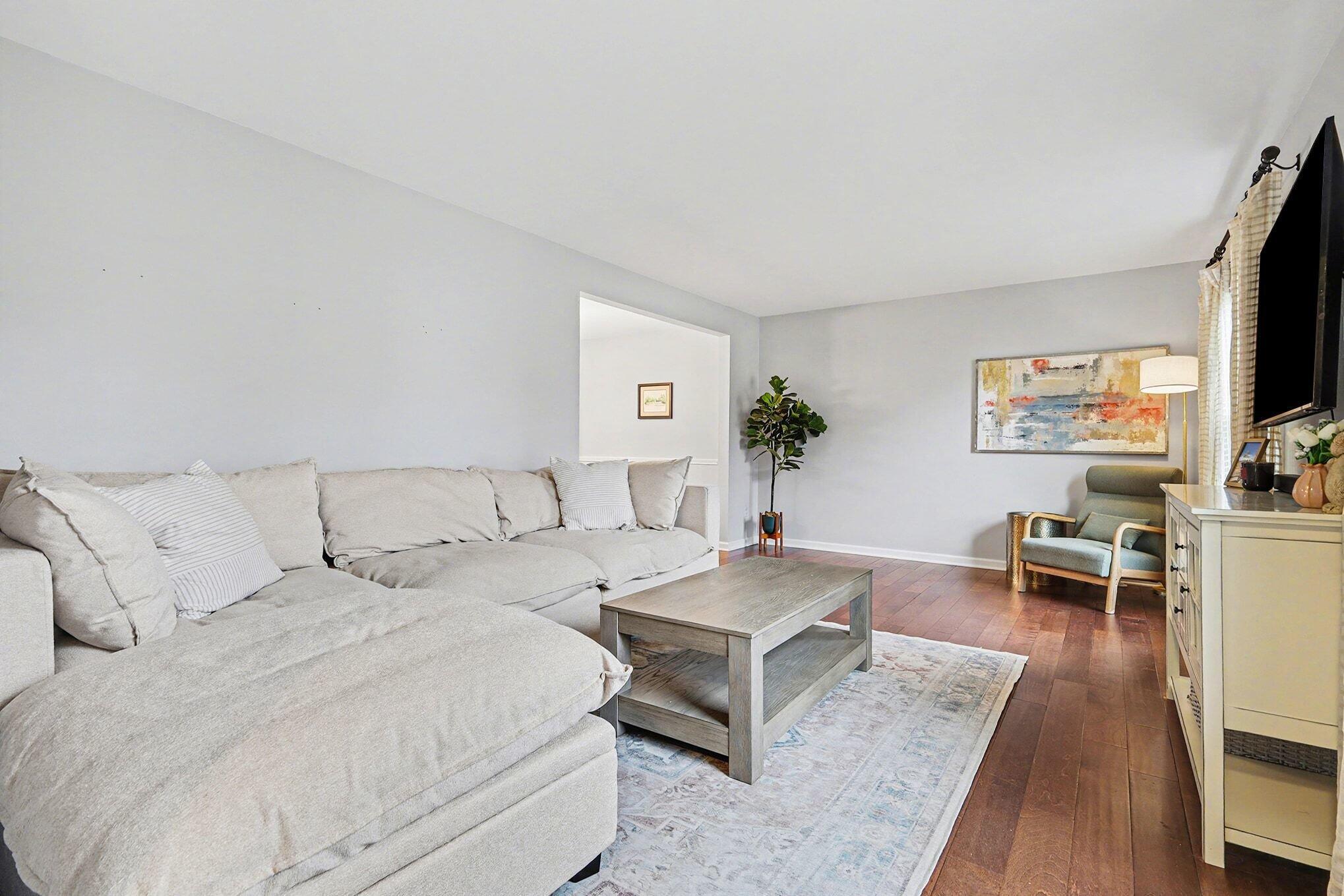 2211 Ridgewood Avenue Southeast Grand Rapids, MI 49546 - Photo 2 of 30 2