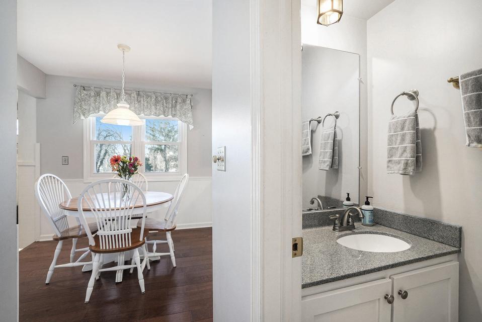 2211 Ridgewood Avenue Southeast Grand Rapids, MI 49546 - Photo 9 of 30 .