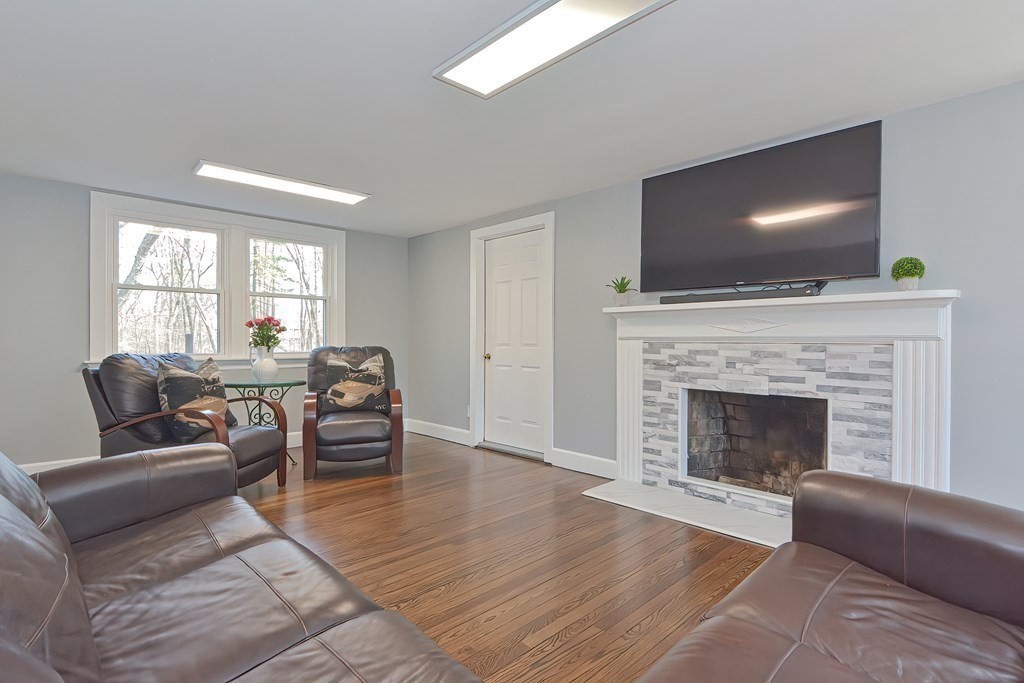 29 Oaks Road Framingham, MA 01702 - Photo 2 of 32 Gallery Image 2
