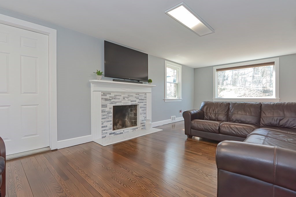 29 Oaks Road Framingham, MA 01702 - Photo 3 of 32 Gallery Image 3