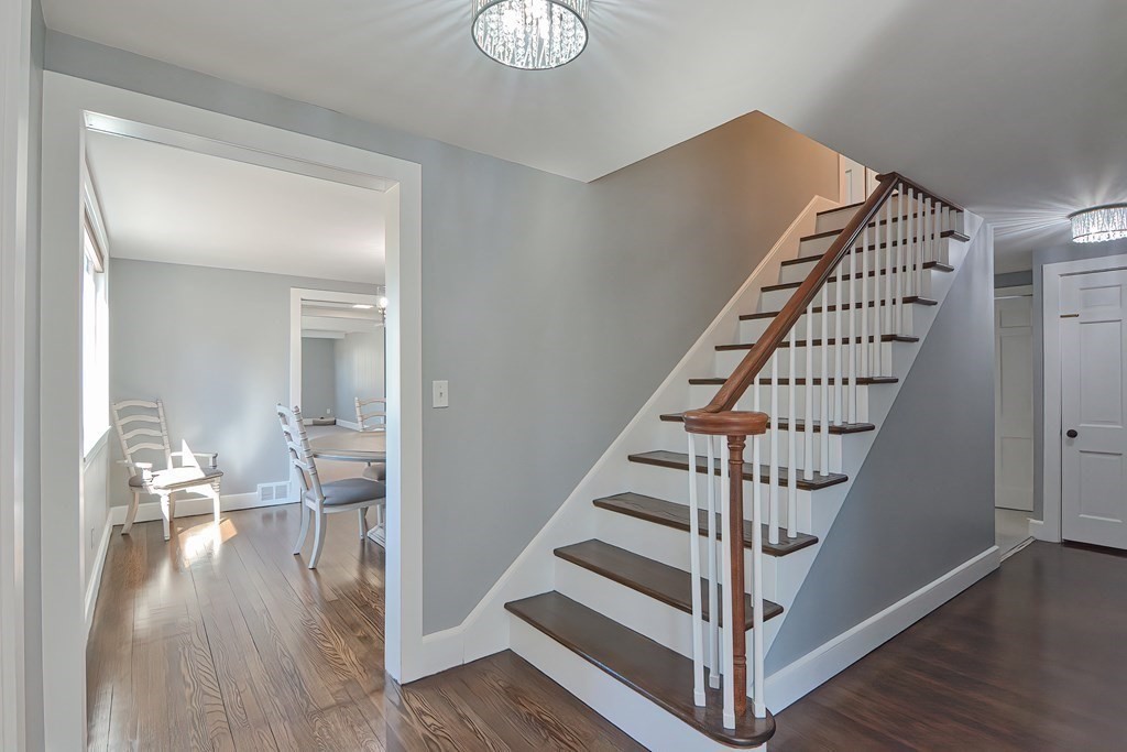 29 Oaks Road Framingham, MA 01702 - Photo 4 of 32 Gallery Image 4