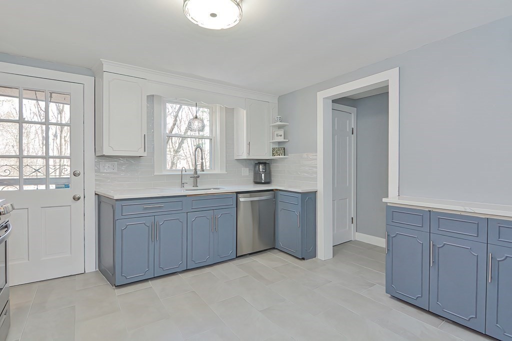 29 Oaks Road Framingham, MA 01702 - Photo 6 of 32 Gallery Image 6