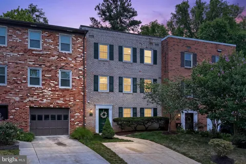 $850,000 | 19 South Abingdon Street, Arlington, VA 22204