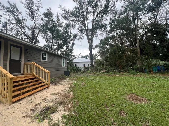 $1,350 | 18648 Northwest 246th Street, Unit 1, High Springs, FL 32643