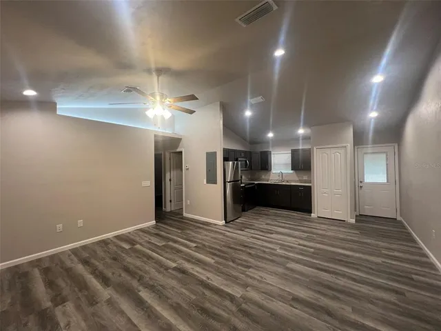 $1,350 | 18648 Northwest 246th Street, Unit 1, High Springs, FL 32643