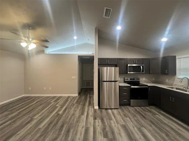 $1,350 | 18648 Northwest 246th Street, Unit 1, High Springs, FL 32643