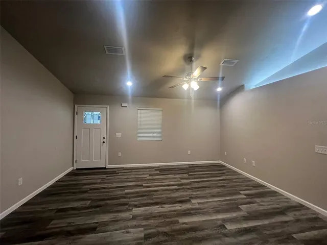 $1,350 | 18648 Northwest 246th Street, Unit 1, High Springs, FL 32643