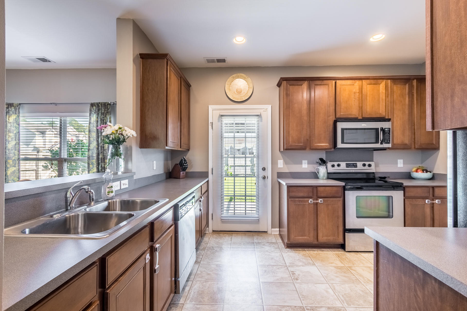 100 Summer View Road Summerville, SC 29486 - Photo 11 of 30 100SummerView-11