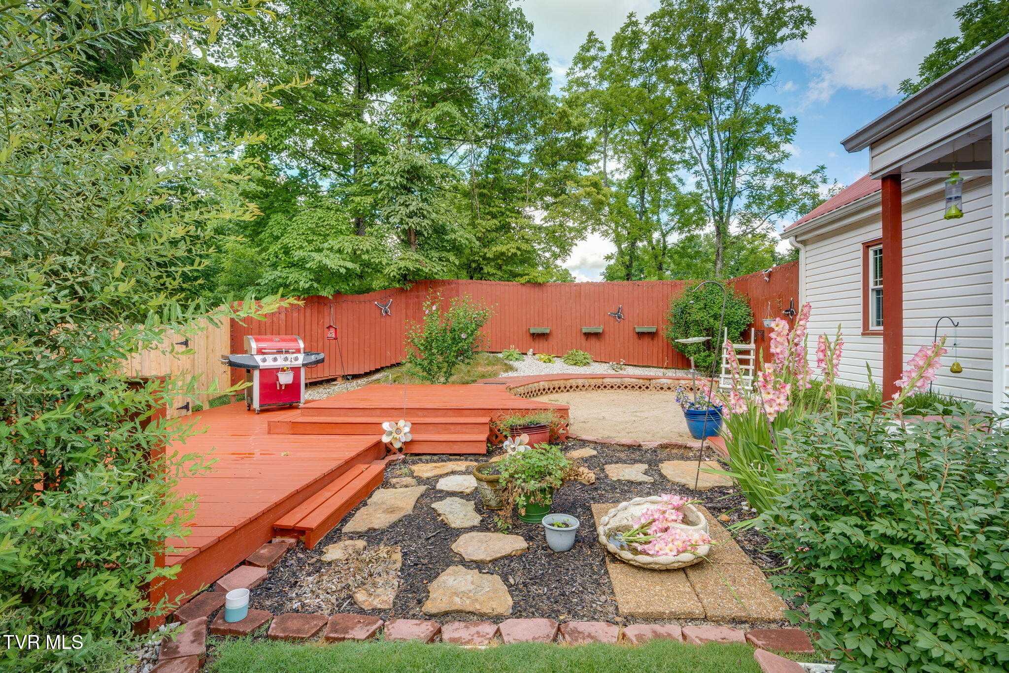 1384 Walnut Grove Road Bluff City, TN 37618 - Photo 31 of 43 031