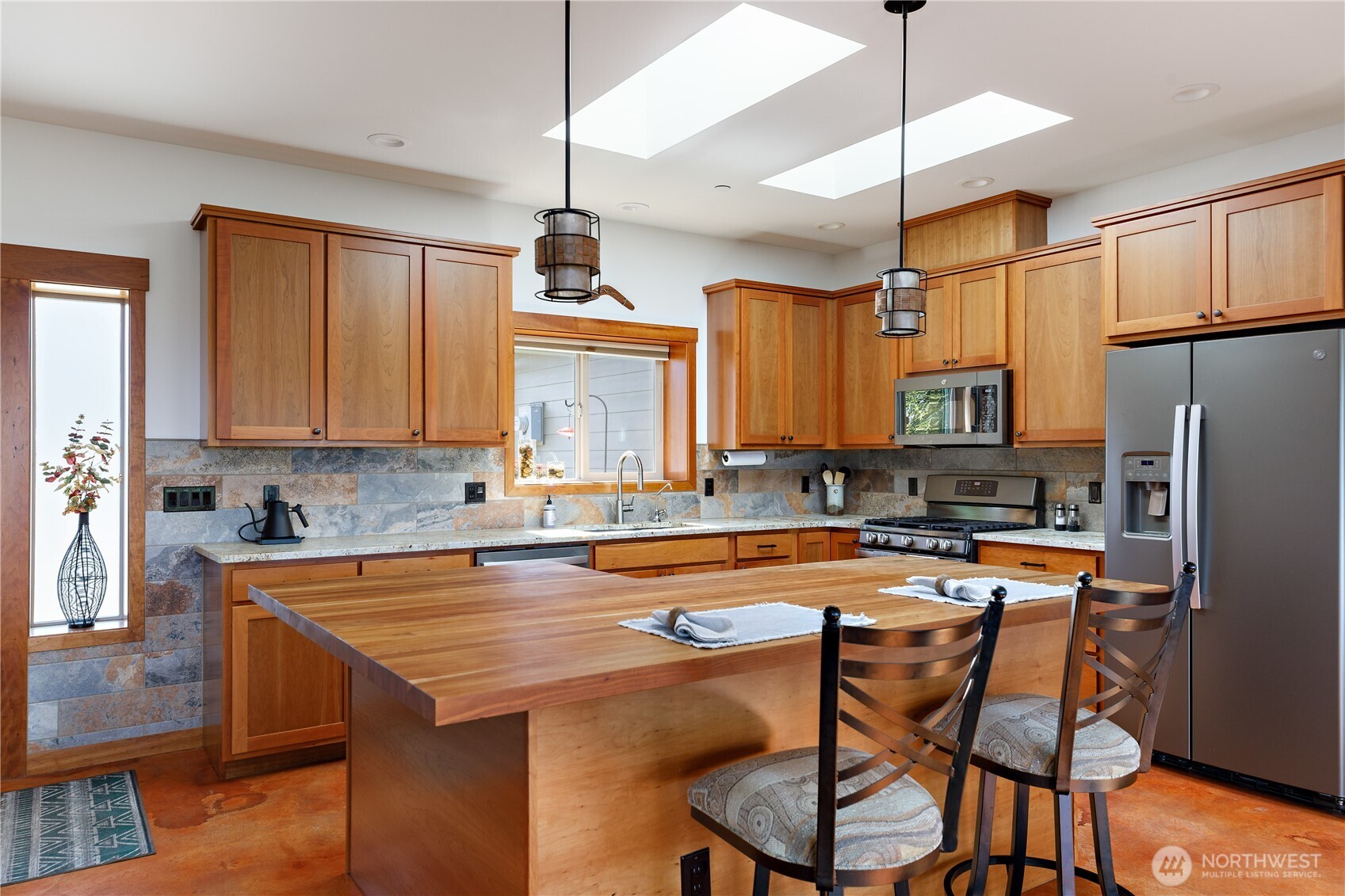 1335 Crestline Terrace Oak Harbor, WA 98277 - Photo 6 of 39 a kitchen with stainless steel appliances granite countertop a sink a stove and a refrigerator