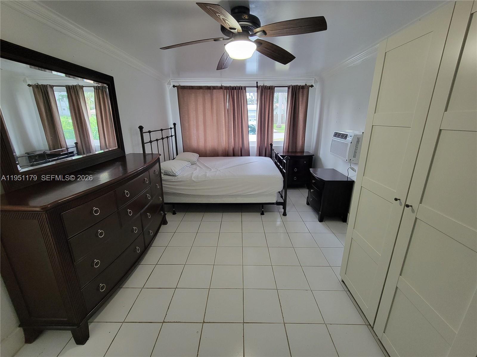 1533 Cleveland Street Hollywood, FL 33020 - Photo 4 of 7 a spacious bathroom with a bathtub and a chandelier