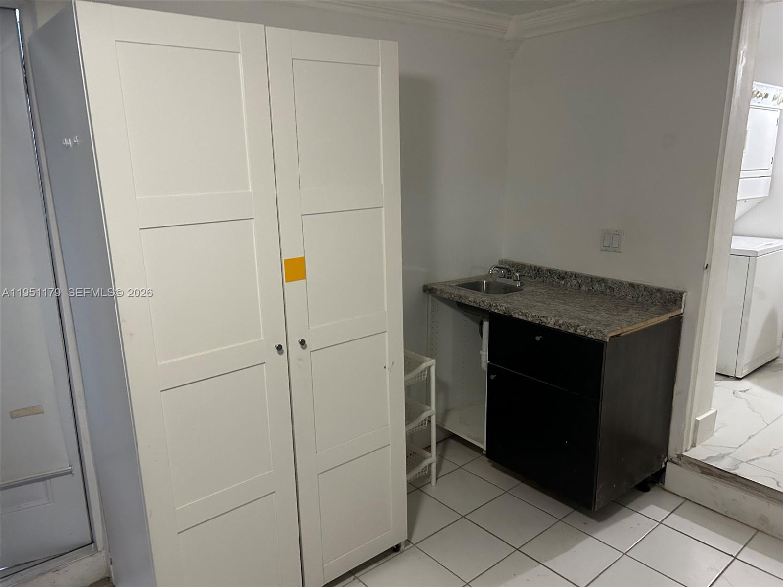 1533 Cleveland Street Hollywood, FL 33020 - Photo 6 of 7 a utility room with dryer and washer