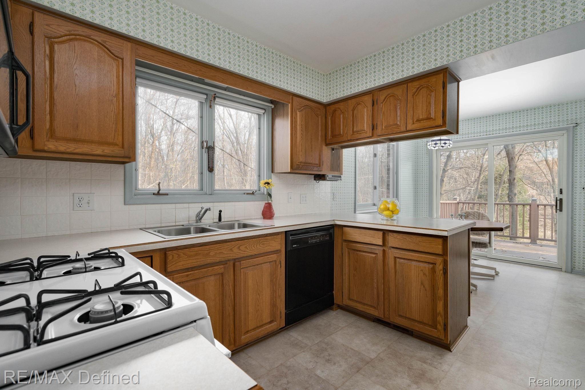 6045 Ronnoco Road Rochester, MI 48306 - Photo 13 of 40 13-web-or-mls-6045-Ronnoco-Rd-13.jpg