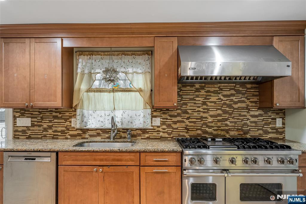 255 Knoll Road Lake Hiawatha, NJ 07034 - Photo 14 of 35 a kitchen with granite countertop a stove and a sink