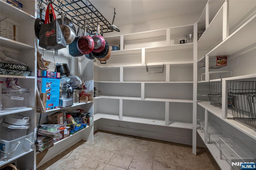 255 Knoll Road Lake Hiawatha, NJ 07034 - Photo 16 of 35 a kitchen area with lots of different colored cloths