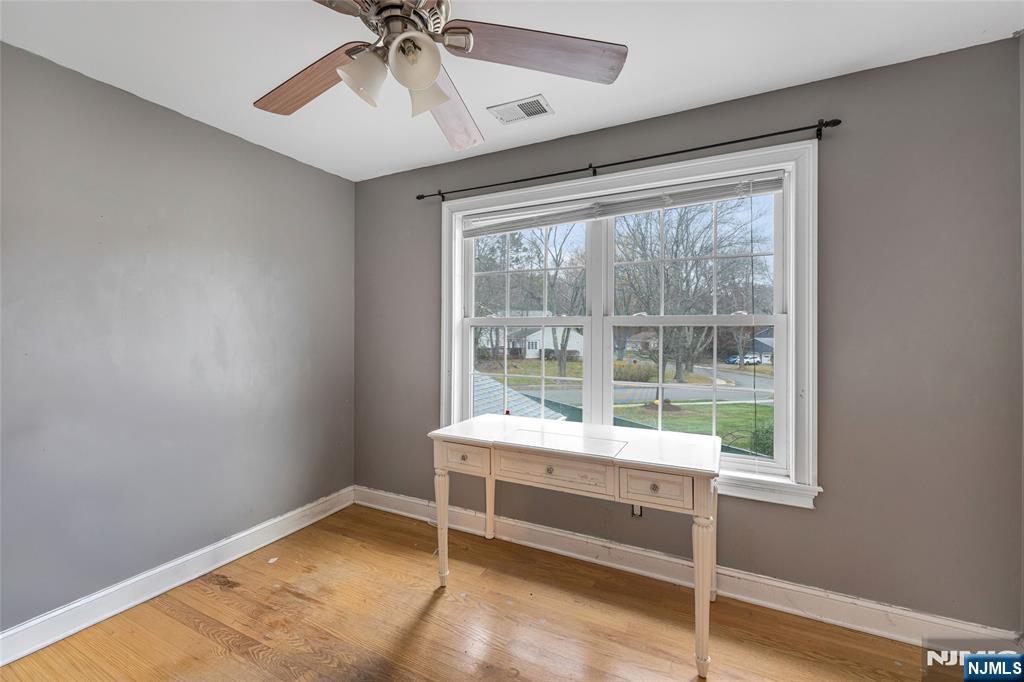 255 Knoll Road Lake Hiawatha, NJ 07034 - Photo 29 of 35 a room with table and window