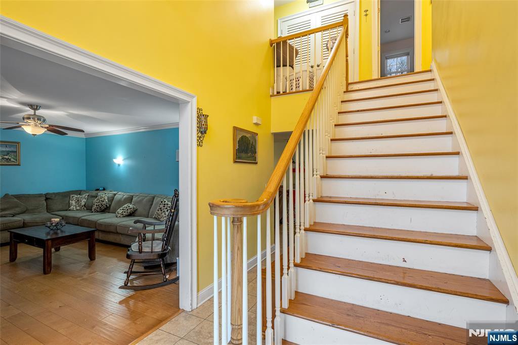 255 Knoll Road Lake Hiawatha, NJ 07034 - Photo 5 of 35 a view of entryway