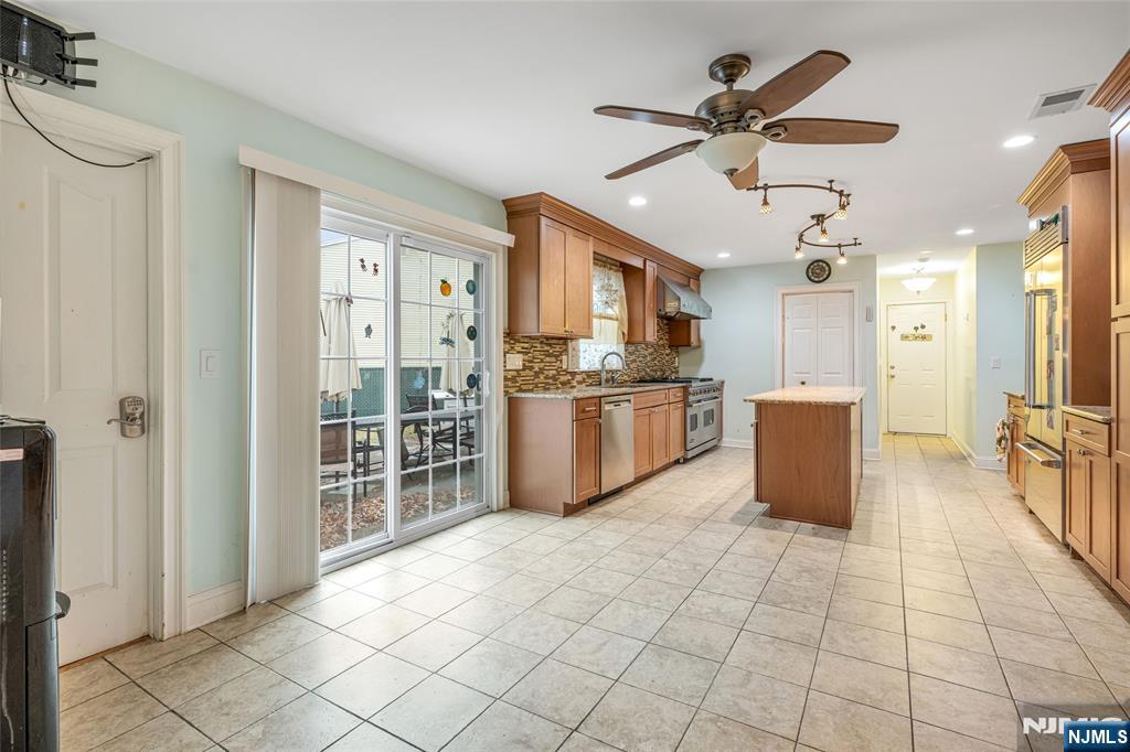 255 Knoll Road Lake Hiawatha, NJ 07034 - Photo 9 of 35