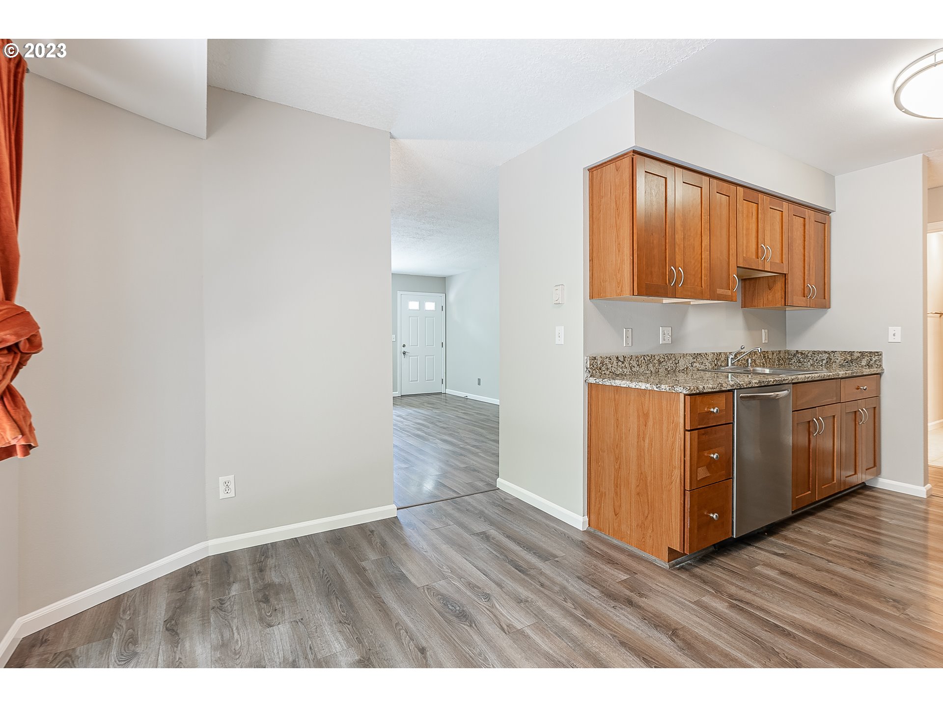 2529 Southwest Spring Garden Street, Unit 3 Portland, OR 97219 - Photo 18 of 31 Gallery Image 18