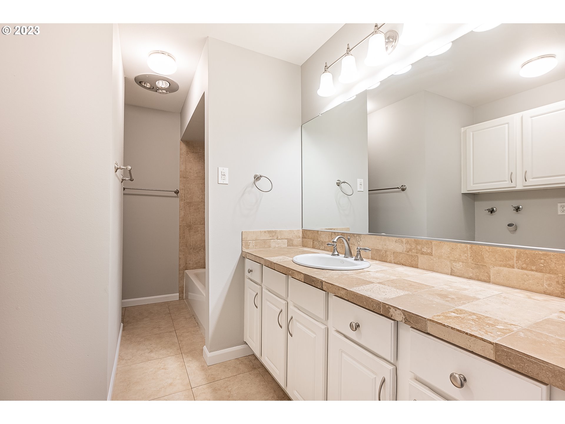 2529 Southwest Spring Garden Street, Unit 3 Portland, OR 97219 - Photo 28 of 31 Gallery Image 28