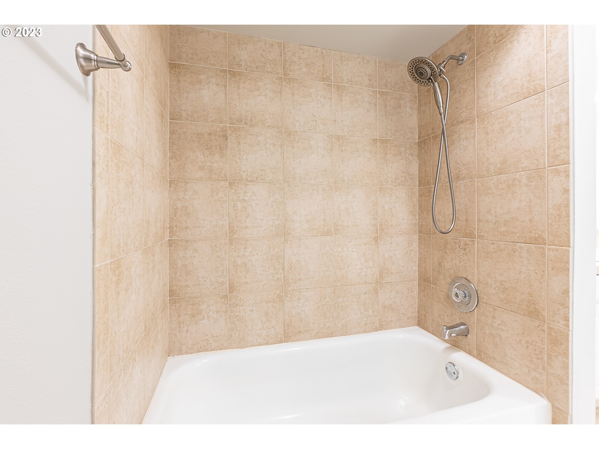 2529 Southwest Spring Garden Street, Unit 3 Portland, OR 97219 - Photo 29 of 31 Gallery Image 29