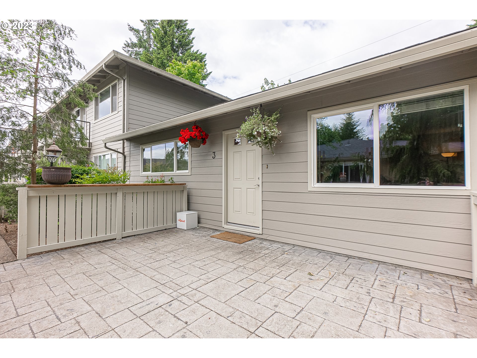 2529 Southwest Spring Garden Street, Unit 3 Portland, OR 97219 - Photo 3 of 31 Gallery Image 3