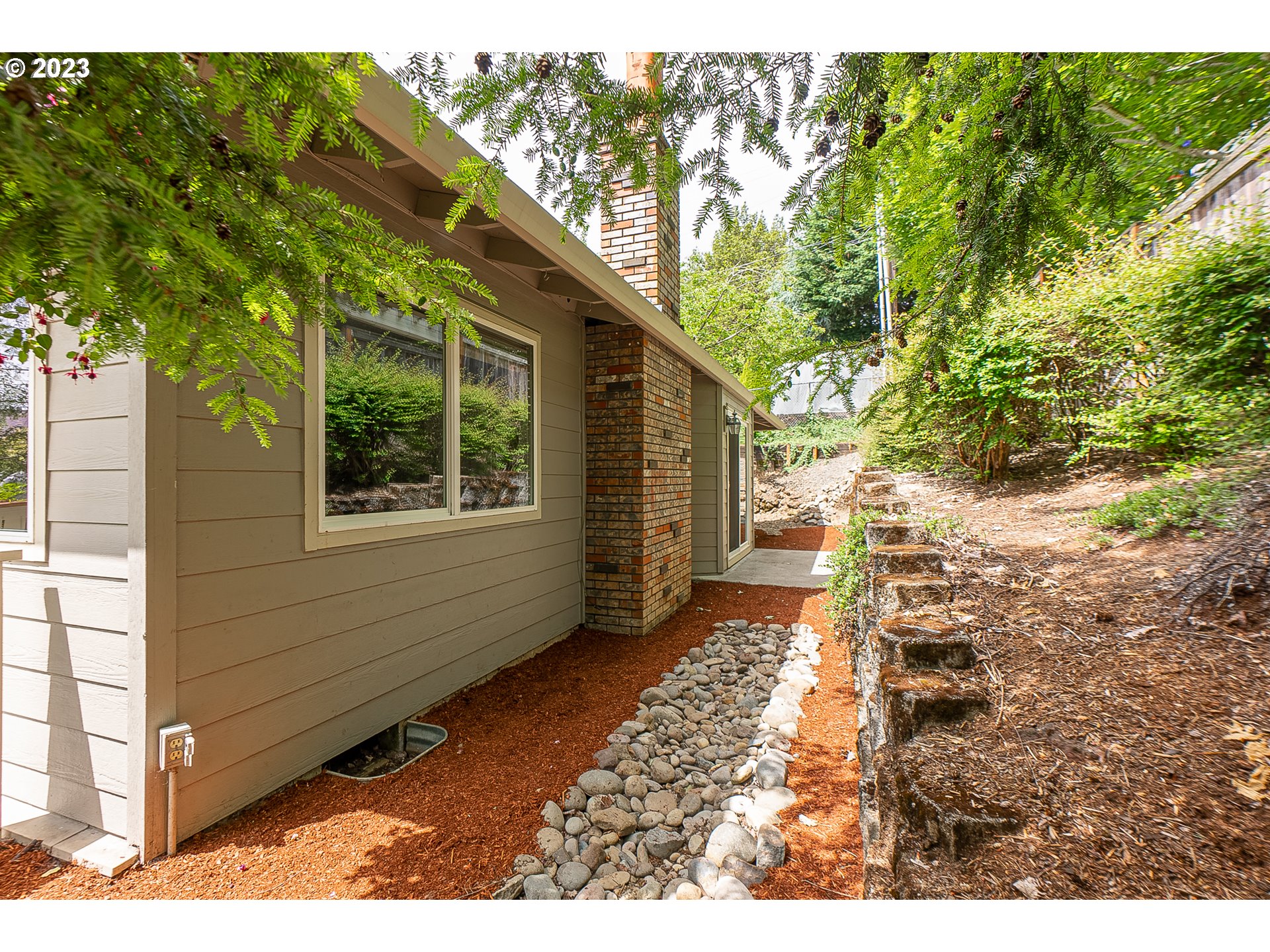 2529 Southwest Spring Garden Street, Unit 3 Portland, OR 97219 - Photo 9 of 31 Gallery Image 9