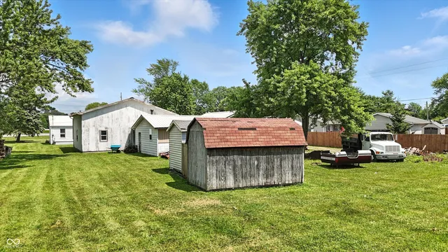 $695,000 | 6516 North Us Highway 31, Franklin, IN 46184