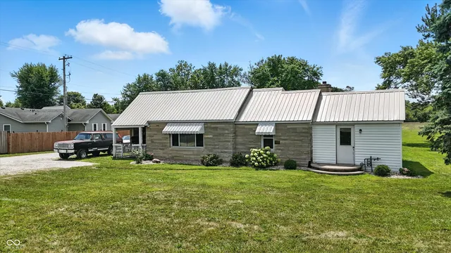 $695,000 | 6516 North Us Highway 31, Franklin, IN 46184