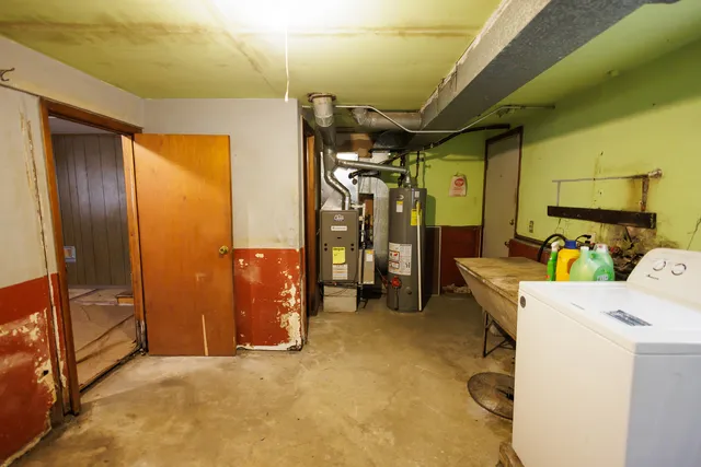 a view of a storage & utility room