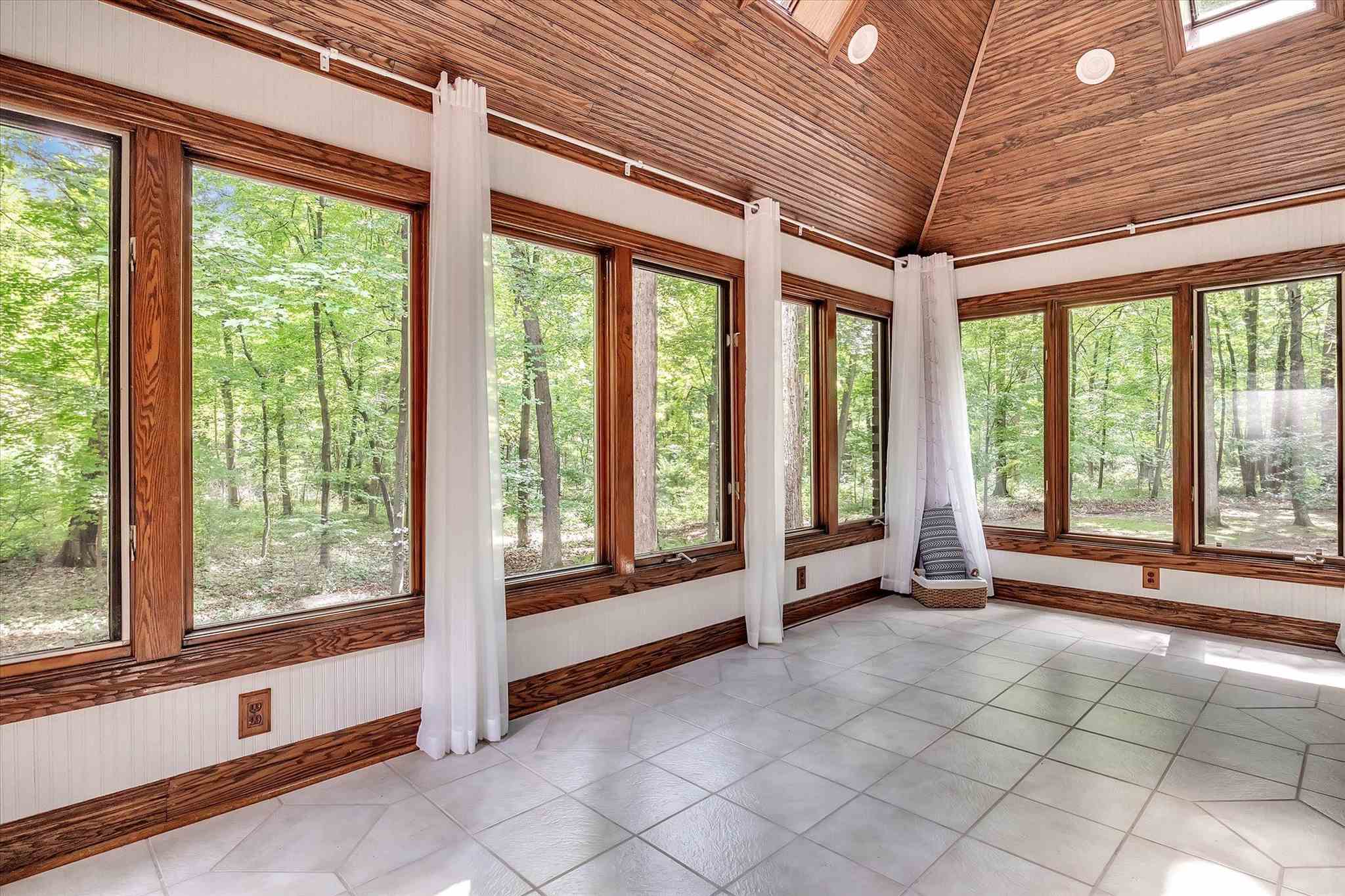 52600 Hickory Road Granger, IN 46530 - Photo 20 of 36 Gallery Image 20