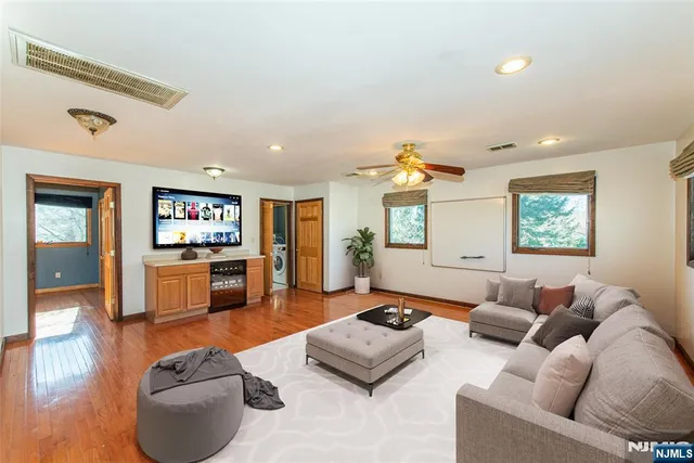 $565,000 | 8 Tyler Place, West Milford, NJ 07421