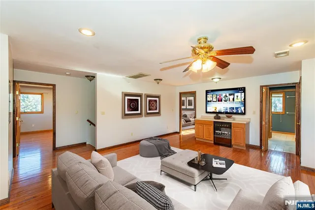 $565,000 | 8 Tyler Place, West Milford, NJ 07421