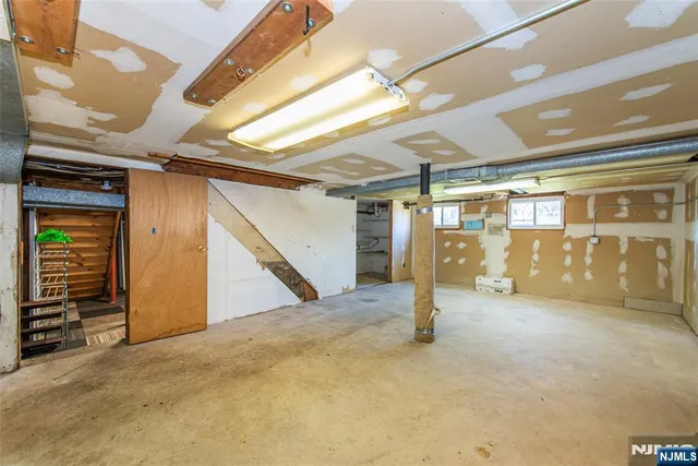 $565,000 | 8 Tyler Place, West Milford, NJ 07421