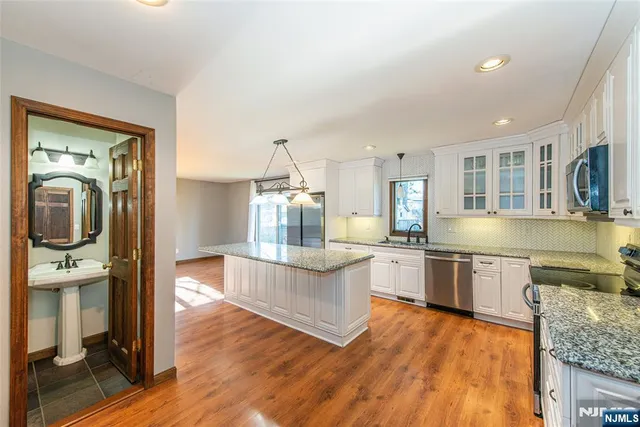 $565,000 | 8 Tyler Place, West Milford, NJ 07421