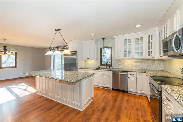 $565,000 | 8 Tyler Place, West Milford, NJ 07421