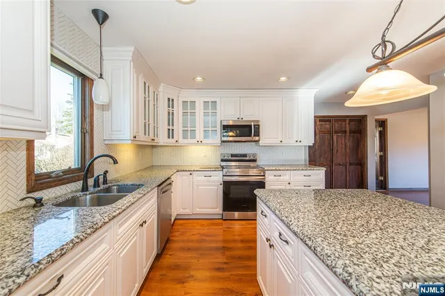 $565,000 | 8 Tyler Place, West Milford, NJ 07421